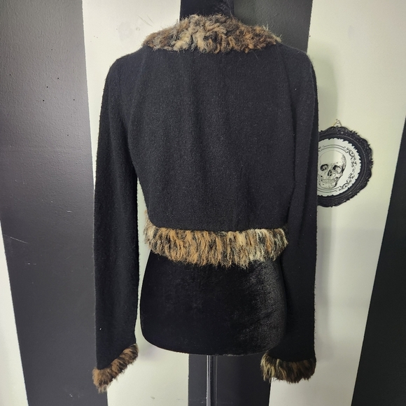 Morbid threads bolero fuax fur - Picture 6 of 7